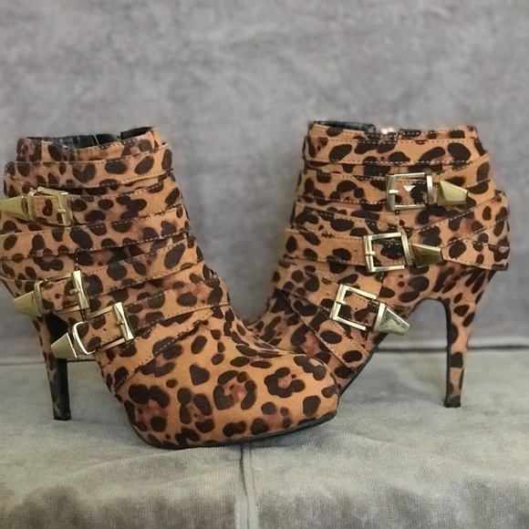 Boots - Picture 3 of 5